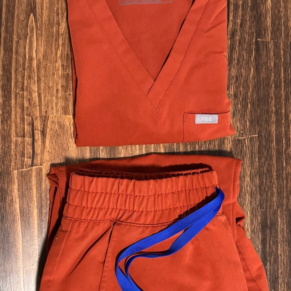 Figs Auburn Scrub Set